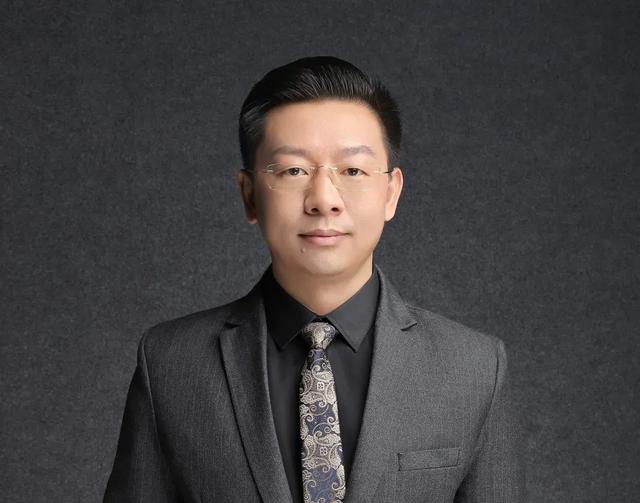 從央企工程師到CEO，他自學(xué)代碼創(chuàng)業(yè)，如今公司市值數(shù)億、單日銷(xiāo)售額破百萬(wàn)！